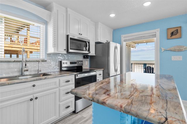 622 Fin Alley, Surfside Beach, TX 77541