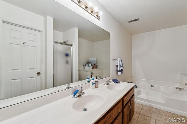1020 Claytonbrook Drive, Ballwin, MO 63011