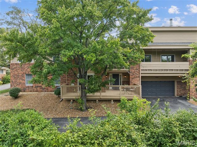 1020 Claytonbrook Drive, Ballwin, MO 63011