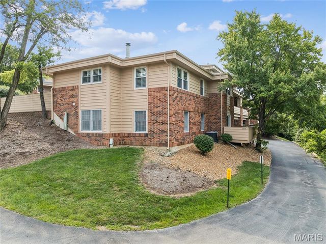 1020 Claytonbrook Drive, Ballwin, MO 63011