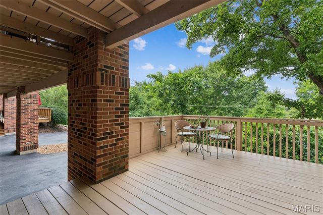 1020 Claytonbrook Drive, Ballwin, MO 63011