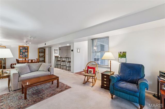 1020 Claytonbrook Drive, Ballwin, MO 63011