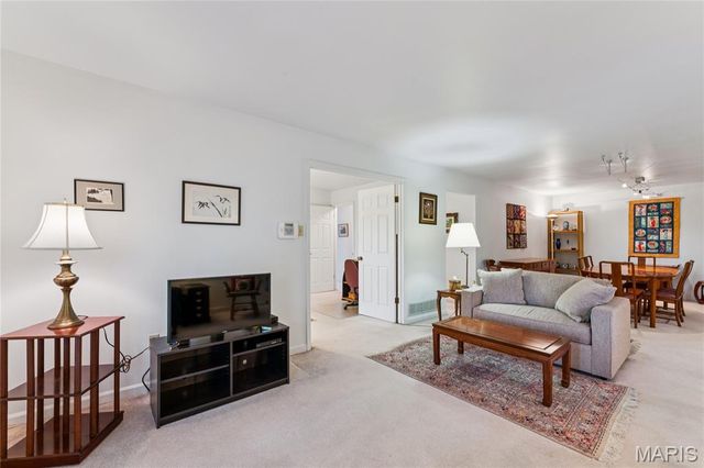 1020 Claytonbrook Drive, Ballwin, MO 63011