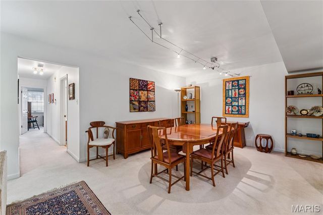 1020 Claytonbrook Drive, Ballwin, MO 63011