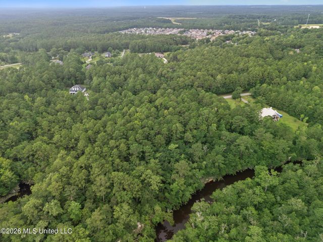 Longwood Circle, Biloxi, MS 39532