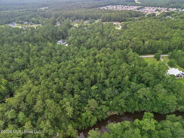 Longwood Circle, Biloxi, MS 39532