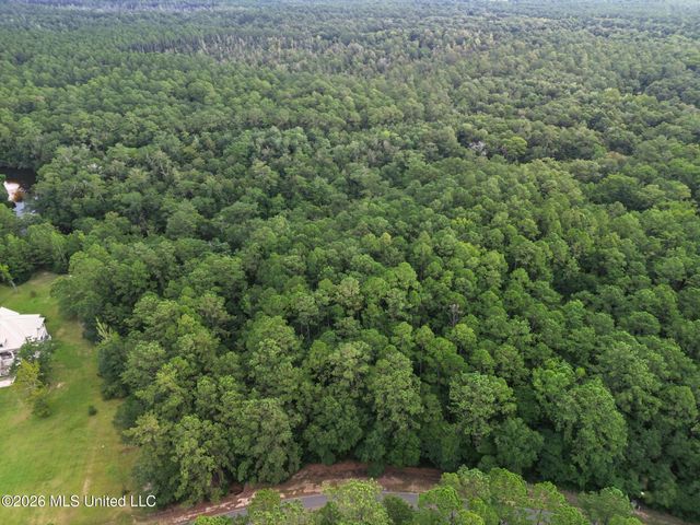 Longwood Circle, Biloxi, MS 39532