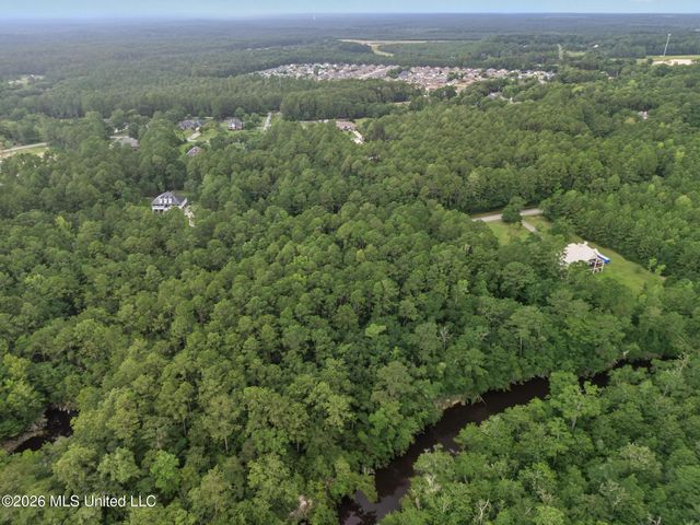 Longwood Circle, Biloxi, MS 39532