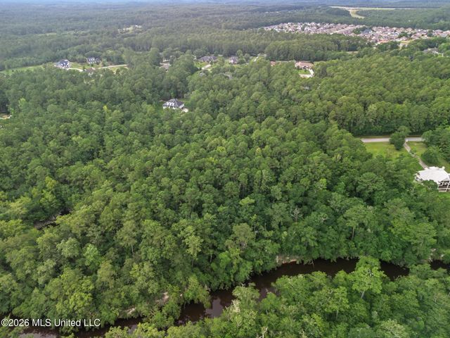 Longwood Circle, Biloxi, MS 39532