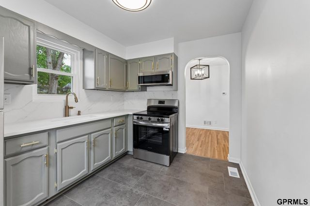 3845 N 65th Avenue, Omaha, NE 68104