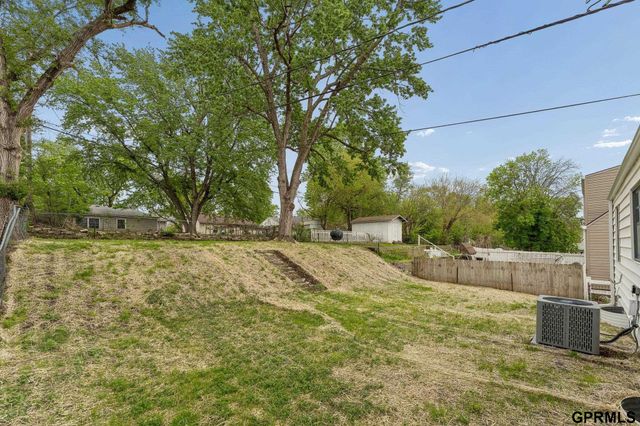 3845 N 65th Avenue, Omaha, NE 68104