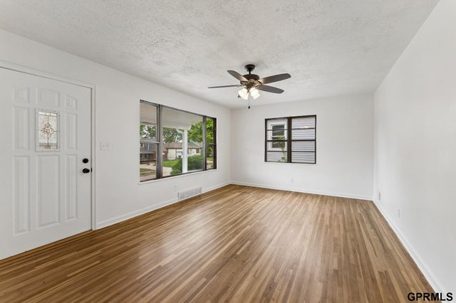 3845 N 65th Avenue, Omaha, NE 68104