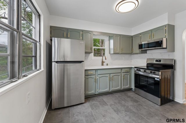 3845 N 65th Avenue, Omaha, NE 68104