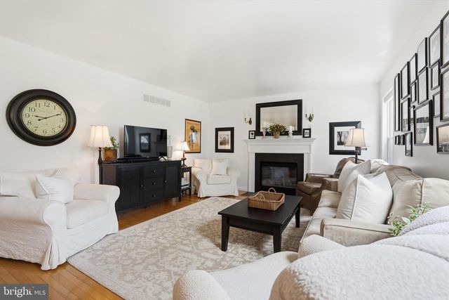 360 ESSEX CT, Perkasie, PA 18944