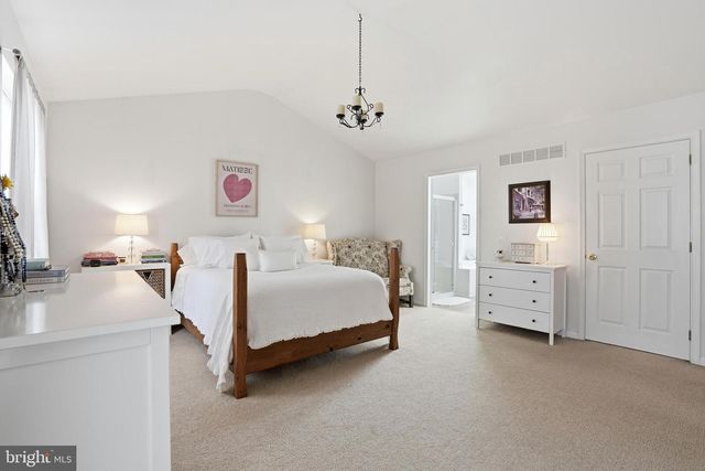 360 ESSEX CT, Perkasie, PA 18944