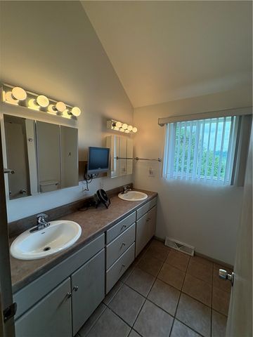 225 Tasso St, Greenfield, PA 15207