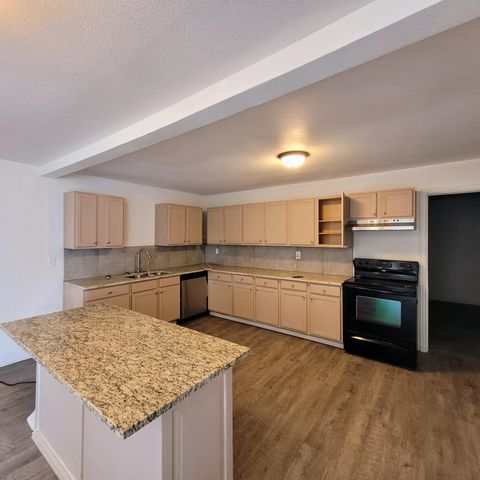 1615 Grant Street, Levelland, TX 79336