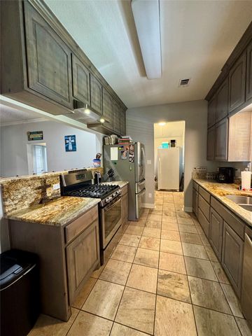 510 N Friou Street, Alvarado, TX 76009