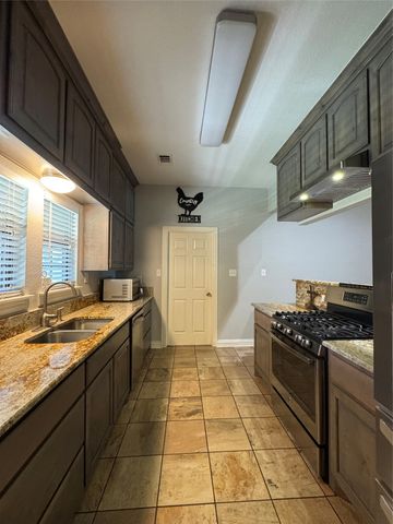 510 N Friou Street, Alvarado, TX 76009