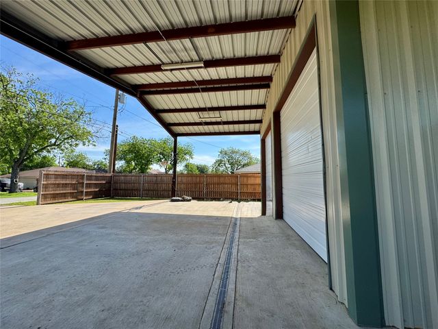 510 N Friou Street, Alvarado, TX 76009