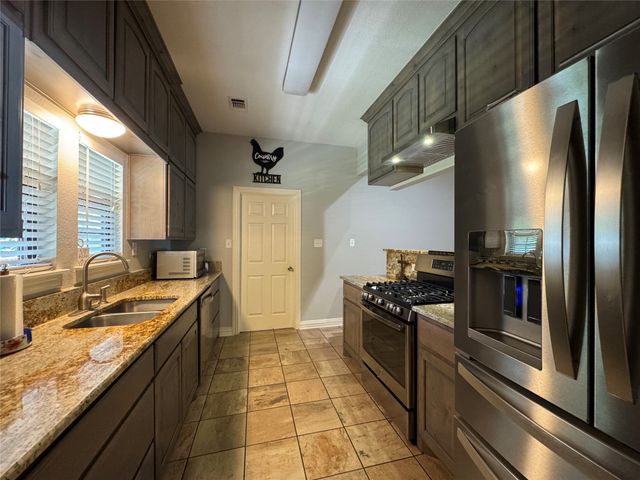 510 N Friou Street, Alvarado, TX 76009