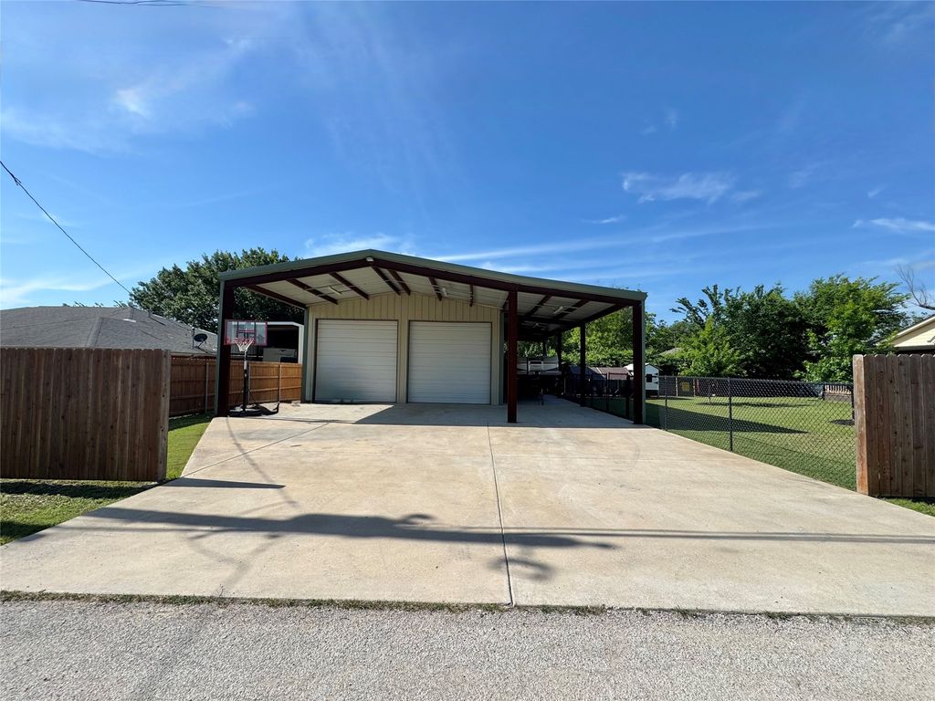 510 N Friou Street, Alvarado, TX 76009