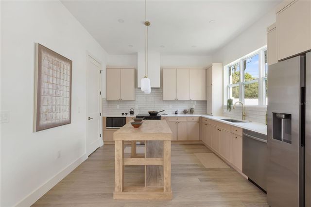 1517 ESCORT AVENUE, Tampa, FL 33610