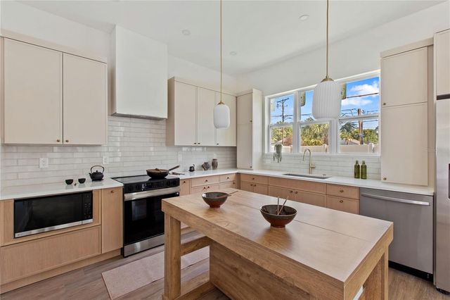 1517 ESCORT AVENUE, Tampa, FL 33610