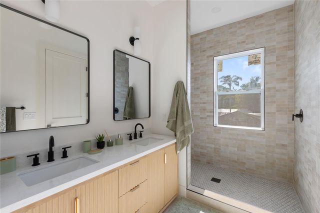 1517 ESCORT AVENUE, Tampa, FL 33610