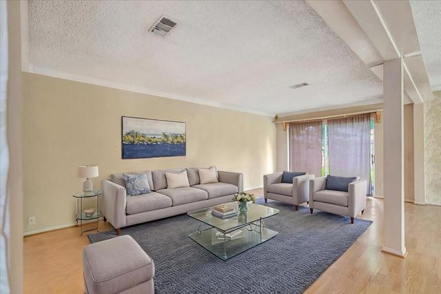855 Silverpines Road, Houston, TX 77062