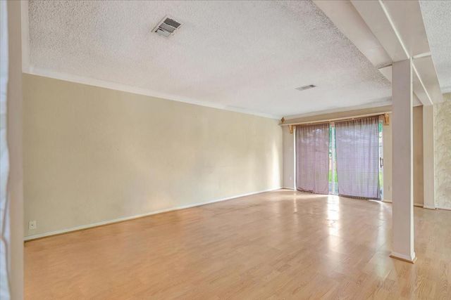 855 Silverpines Road, Houston, TX 77062