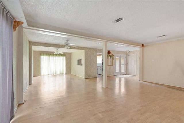 855 Silverpines Road, Houston, TX 77062