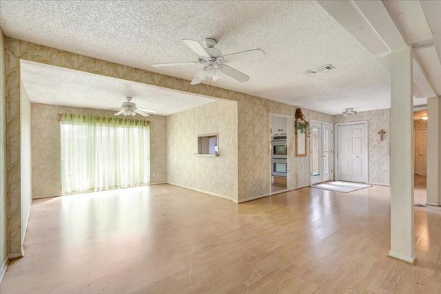 855 Silverpines Road, Houston, TX 77062