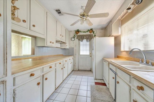 855 Silverpines Road, Houston, TX 77062