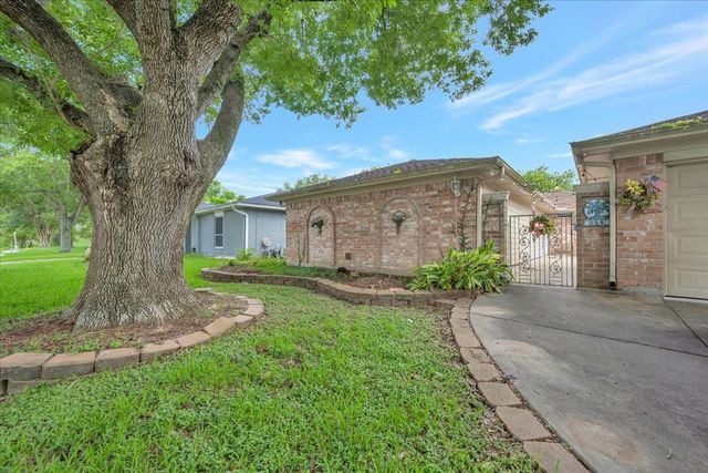855 Silverpines Road, Houston, TX 77062
