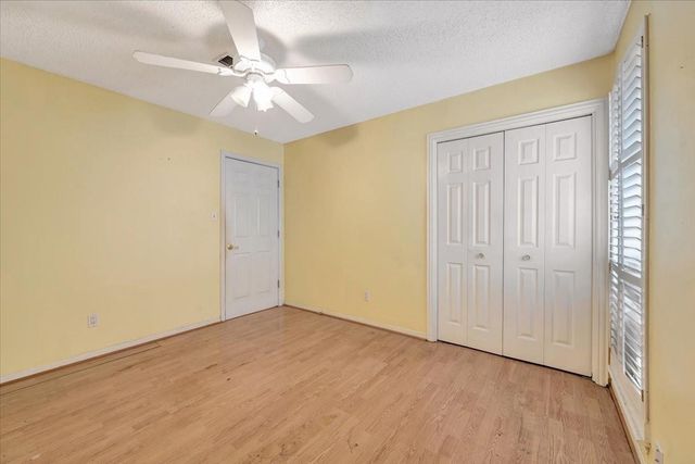 855 Silverpines Road, Houston, TX 77062