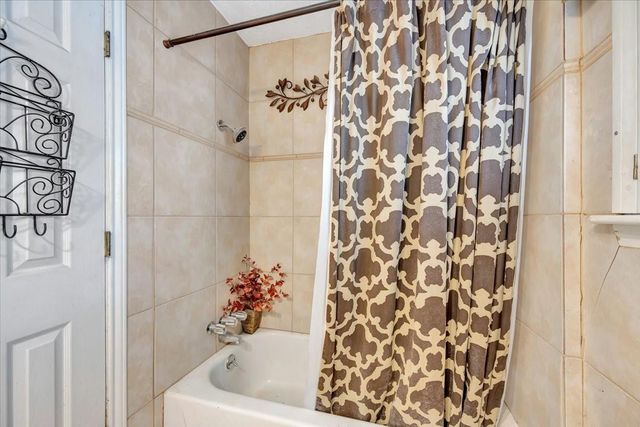855 Silverpines Road, Houston, TX 77062