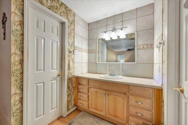 855 Silverpines Road, Houston, TX 77062