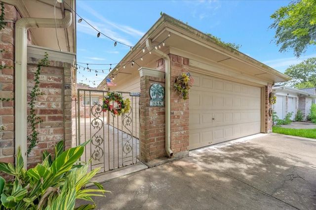 855 Silverpines Road, Houston, TX 77062