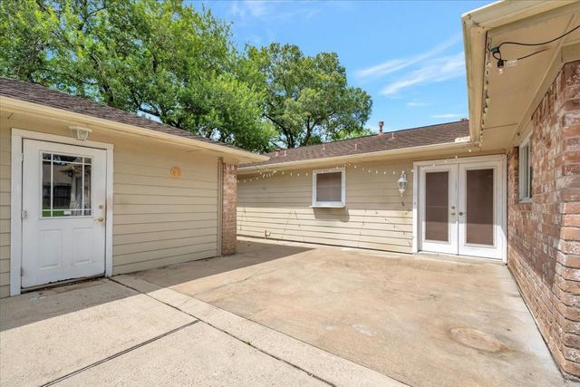 855 Silverpines Road, Houston, TX 77062