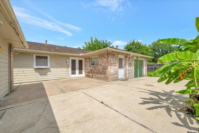 855 Silverpines Road, Houston, TX 77062