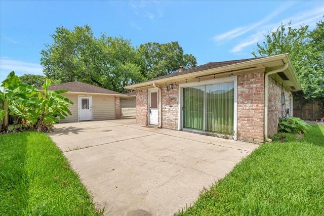 855 Silverpines Road, Houston, TX 77062