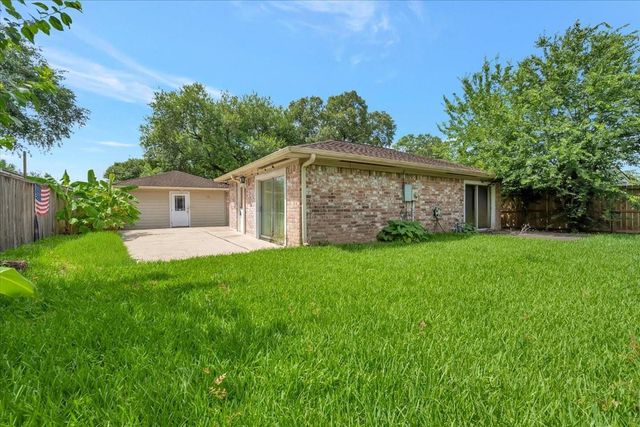 855 Silverpines Road, Houston, TX 77062