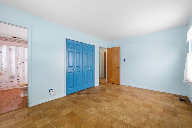 943 Oxford Street, Downers Grove, IL 60516