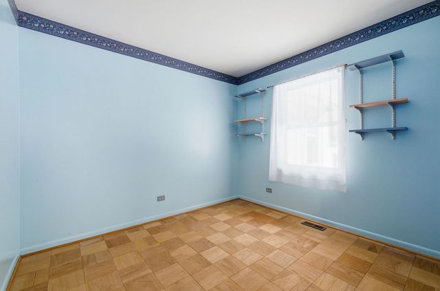 943 Oxford Street, Downers Grove, IL 60516