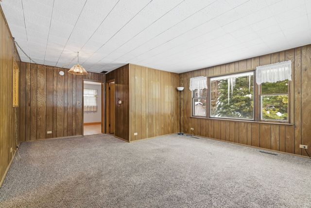 943 Oxford Street, Downers Grove, IL 60516