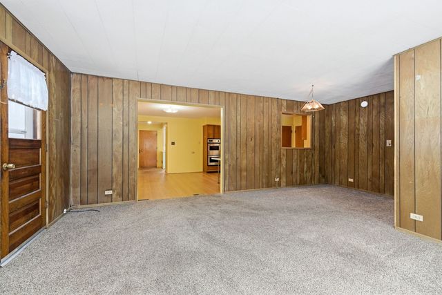 943 Oxford Street, Downers Grove, IL 60516