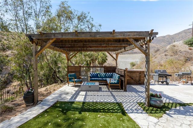 3094 Small Canyon, Highland, CA 92346