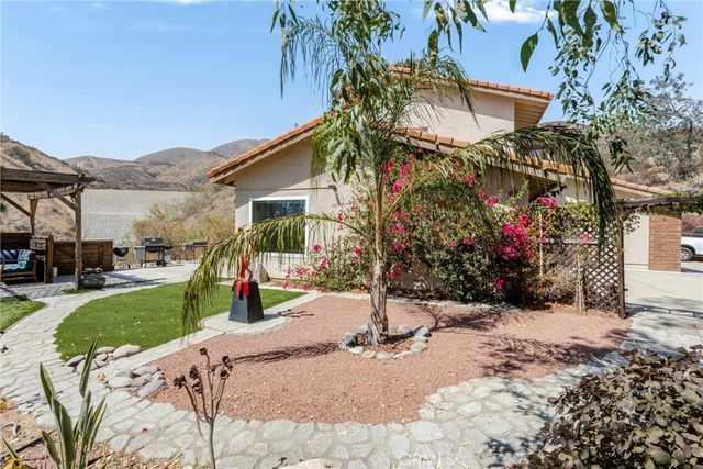 3094 Small Canyon, Highland, CA 92346