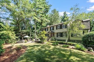 1 Seneca Cir, Andover, MA 01810
